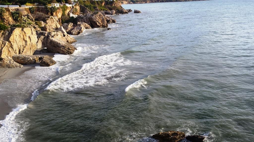 Nerja è un comune spagnolo di 16.795 abitanti situato nella comunit� autonoma dell'Andalusia. 48